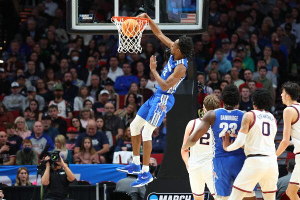 DeAndre Williams #12 of the Memphis Tigers dunks the ball during the first half against the Gonzaga Bulldogs in the second round of the 2022 NCAA Men's Basketball Tournament at Moda Center, in Portland, Oregon, on March 19, 2022. (Abbie Parr/Getty Images)