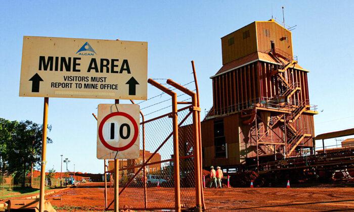 Australia Bans Aluminum Exports to Russia, Sources Coal for Ukraine
