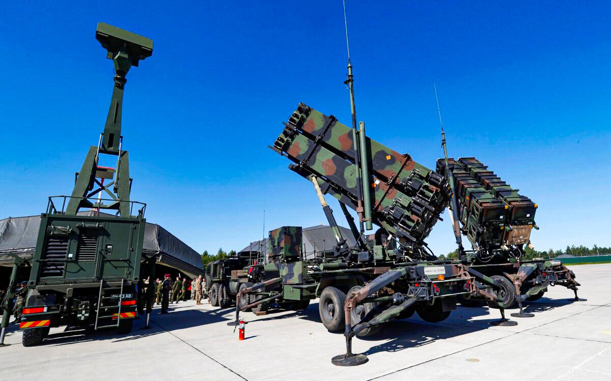 Ukraine’s Neighbor Slovakia Begins Receiving NATO’s Patriot Air Defense System: Officials