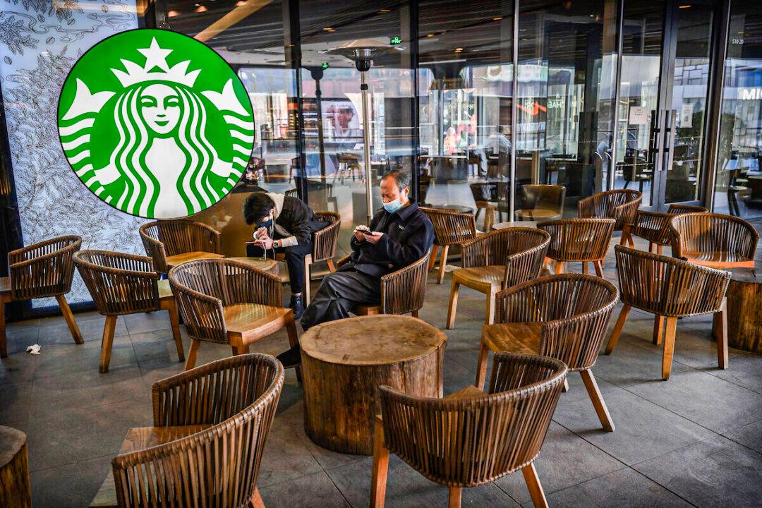 Live Cockroach in Drink Allegation Adds to Starbucks’ China Woes