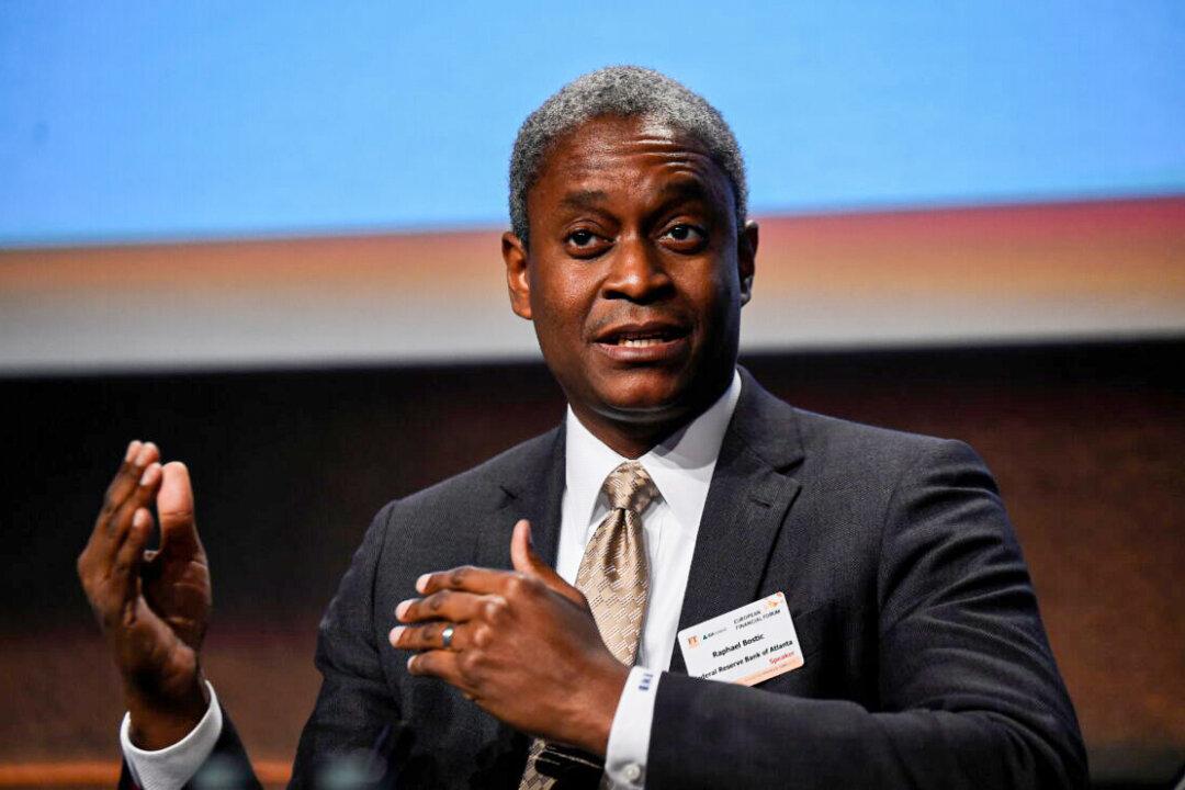 Fed’s Bostic Sees 6 Rate Hikes This Year, Risks From War