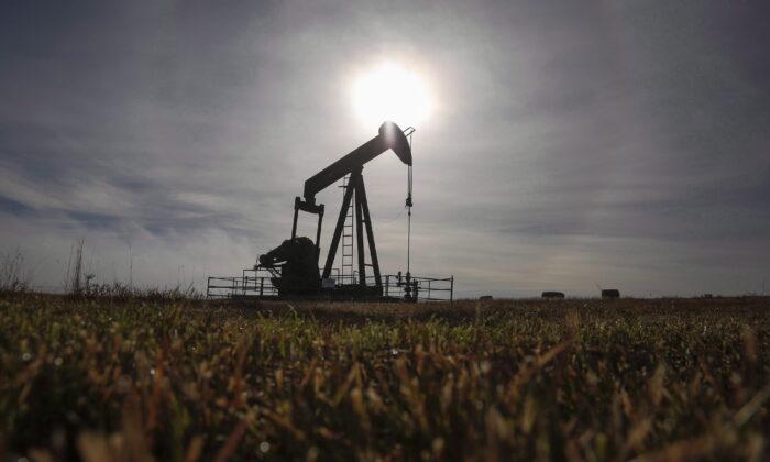 AB, Sask. Premiers Say Liberal-NDP Alliance Will Harm Oil and Gas Industry