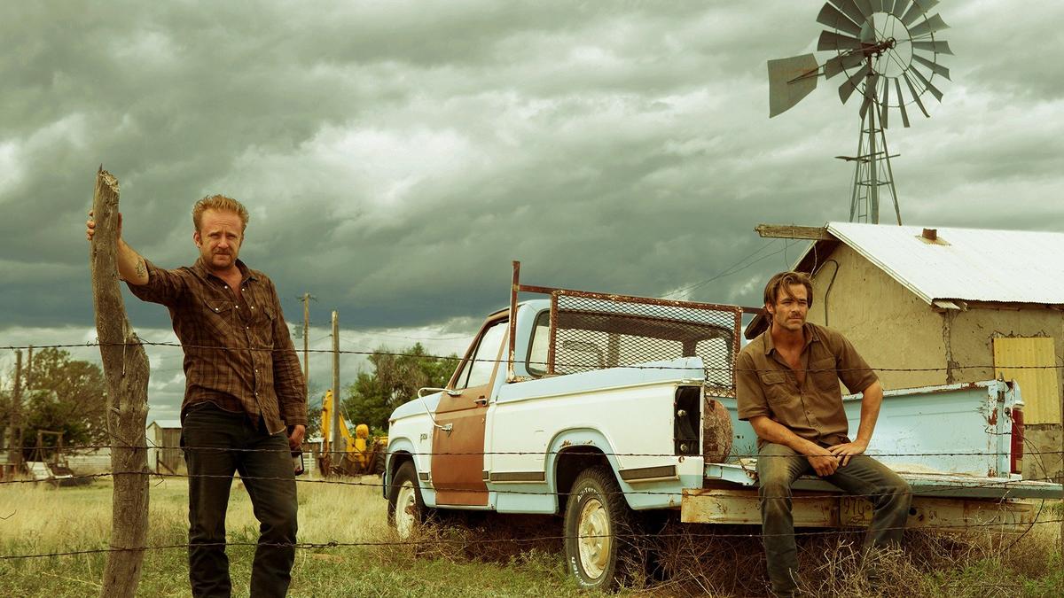 Tanner Howard (Ben Foster, L) and Toby Howard (Chris Pine), in the Neo-Western "Hell or High Water." (CBS Films)