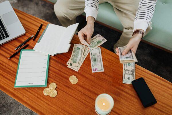 You need set up a realistic target with details when you make your budget plan. (Karolina Grabowska/Pexels)