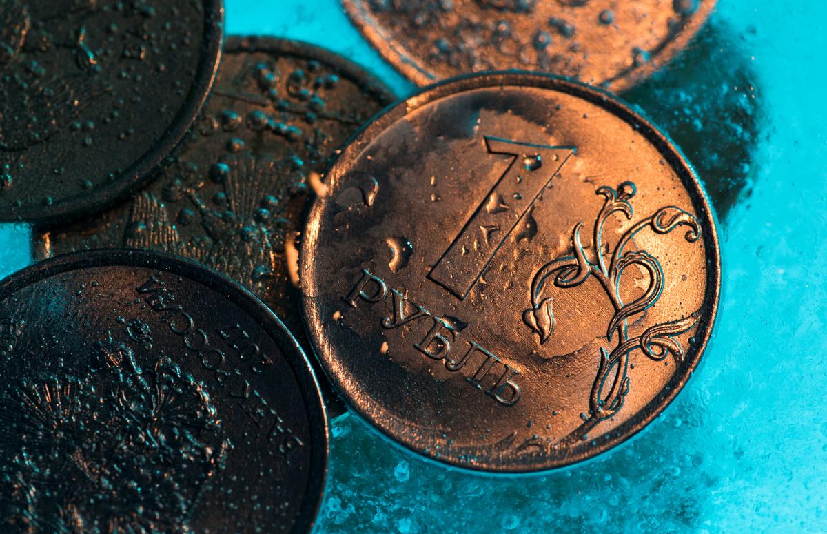 Rouble Closes at Highest Since February on Gas Sales Move