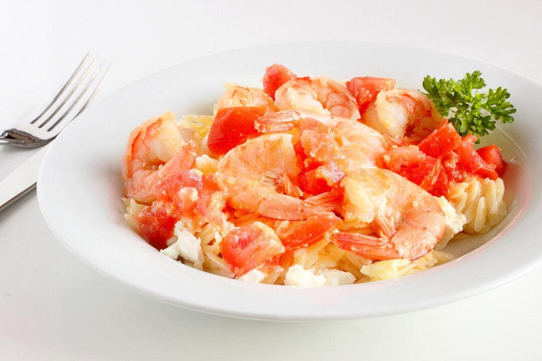 Greek Shrimp and Orzo Salad With Cherry Tomatoes