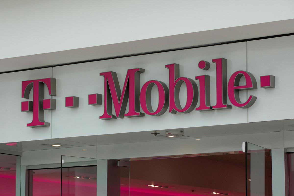 T-Mobile Adds 1.3 Million Postpaid Subscribers, Tests Starlink Mobile Service