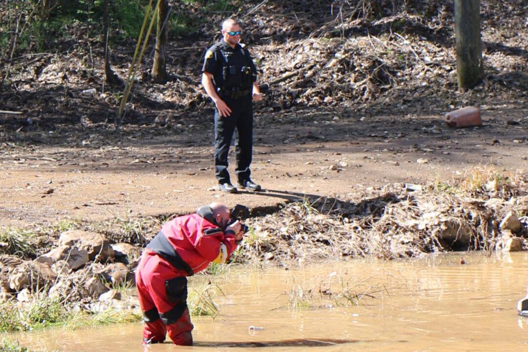 3 Found Dead in Submerged Vehicle After Flood Recedes