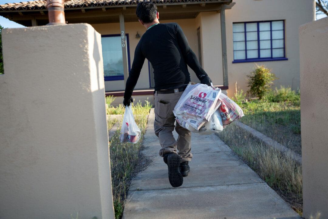 Instacart Cuts Valuation by 40 Percent; Squeezed by Tech Selloff, Heated Delivery Wars