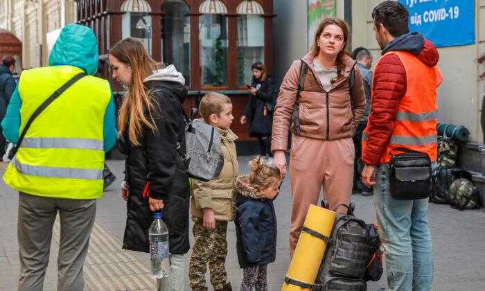 10,000 Ukrainian Refugees Arrive in Britain in a Week