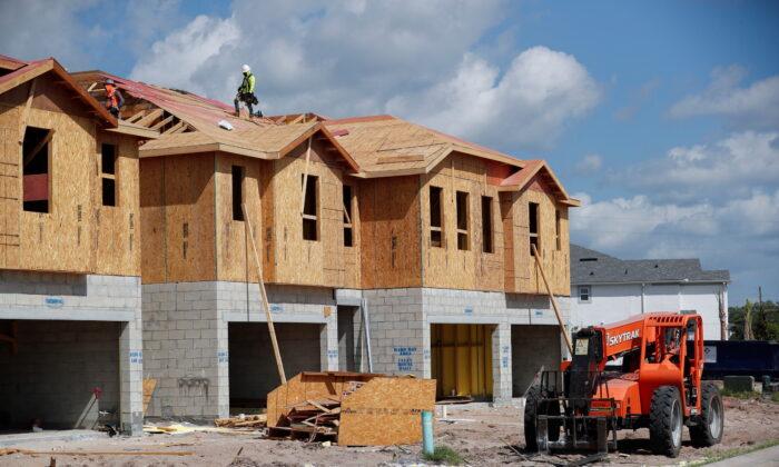 US Pending Home Sales Approach Two-Year Low; Consumer Sentiment Slumps