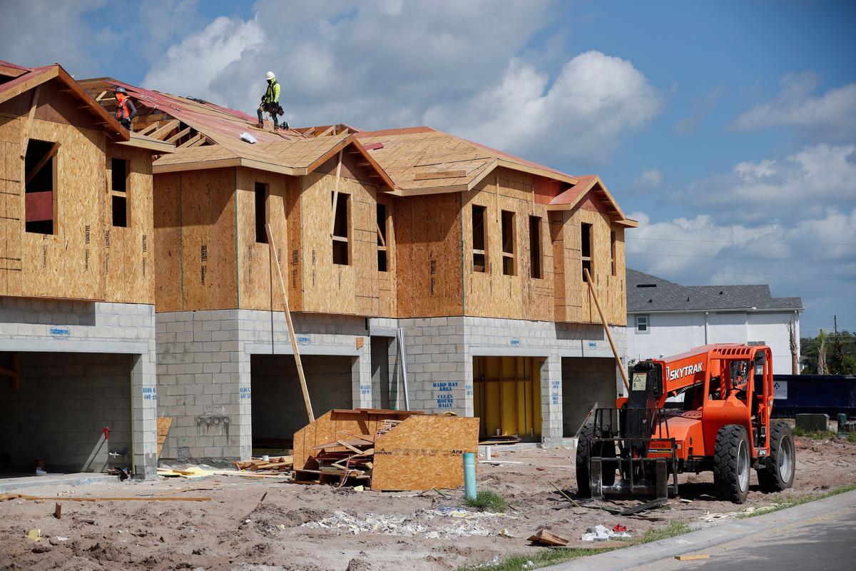 US Pending Home Sales Approach Two-Year Low; Consumer Sentiment Slumps