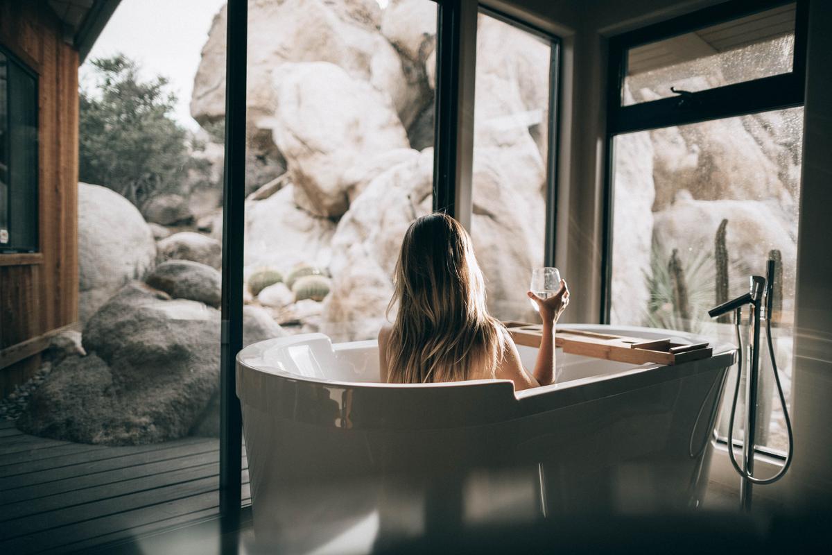 Give your home a spa-quality master bathroom to make every day a vacation. (Roberto Nickson/Unsplash)
