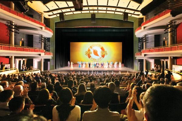 Shen Yun Performing Arts Global Company's curtain call at the Living Arts Centre, Mississauga, on March 25, 2022. (The Epoch Times)