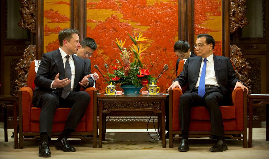 Tesla CEO Elon Musk (L) speaks to Chinese Premier Li Keqiang during a meeting at the Zhongnanhai leadership compound in Beijing on Jan. 9, 2019. (Mark Schiefelbein/AFP via Getty Images)