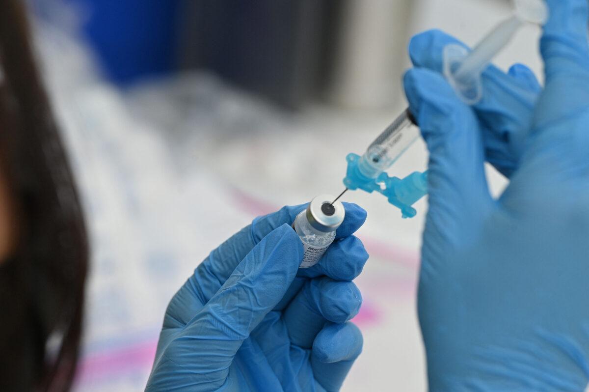 A health care worker fills a syringe with Pfizer's COVID-19 vaccine in a file image. (Robyn Beck/AFP via Getty Images)