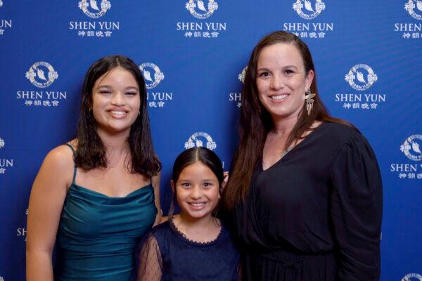 Janelle Castillero, U.S. Army operations assistant C.O., and her daughters at the Shen Yun performance in Honolulu on March 27, 2022. (NTD)