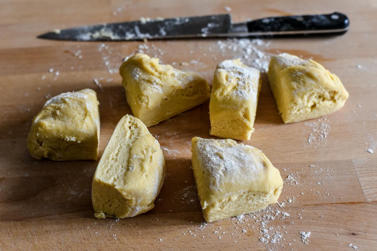 The next day, divide the dough into six pieces. (Audrey Le Goff)