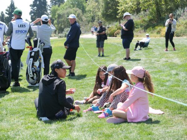 California native Danielle Kang found time to spend with young children, giving them signed balls while waiting to tee off at the drivable #15 hole during the final round of the JTBC Classic at Aviara Golf Club, in Carlsbad, Calif., on March 27, 2022. (Nhat Hoang/The Epoch Times)