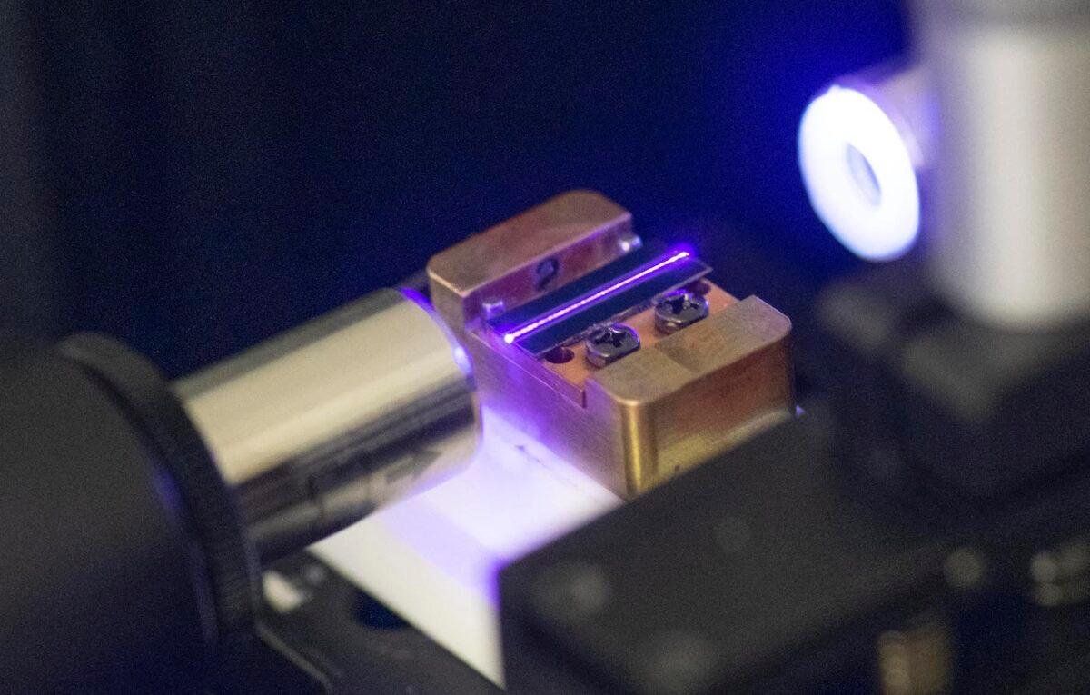 A laser tests the optical waveguide of a chip for quantum computing in a laboratory in Stuttgart, southern Germany, on Sept. 14, 2021. (Thomas Kienzle/AFP via Getty Images)