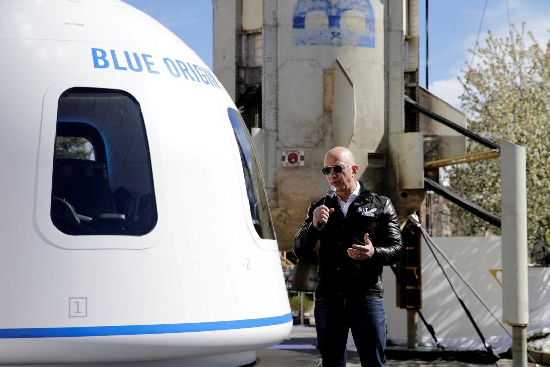 Bezos’s Blue Origin Set for Inaugural Launch of New Glenn Rocket, Posing Challenge to SpaceX