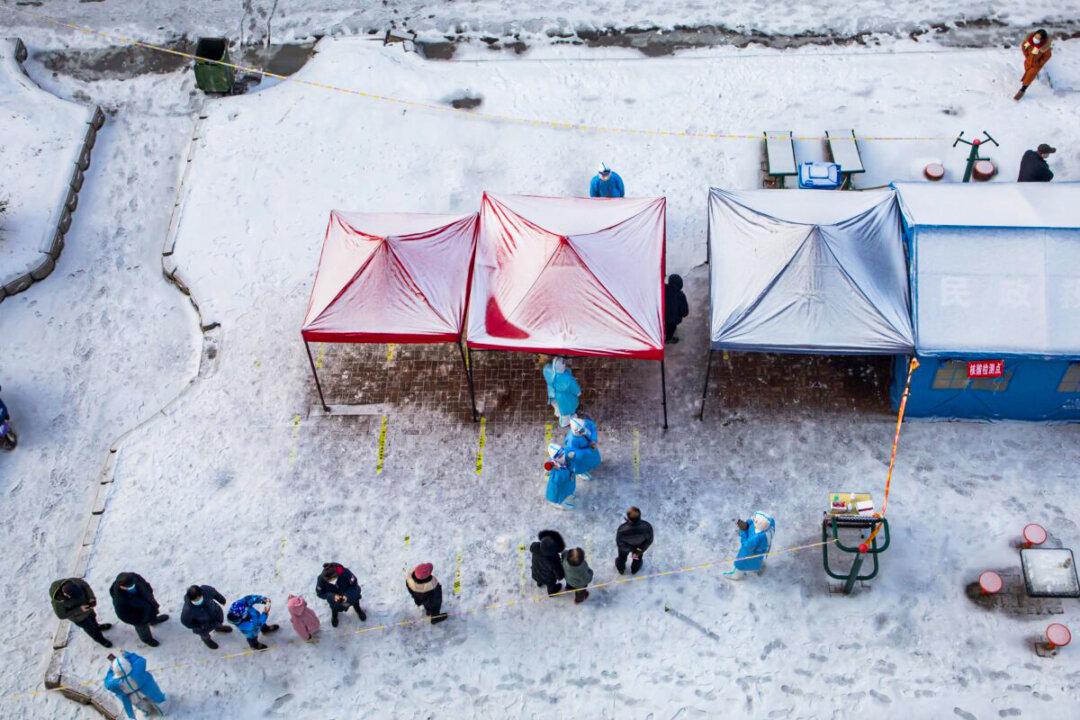 Migrant Workers Constructing Makeshift Hospitals in China Are Diagnosed With COVID-19