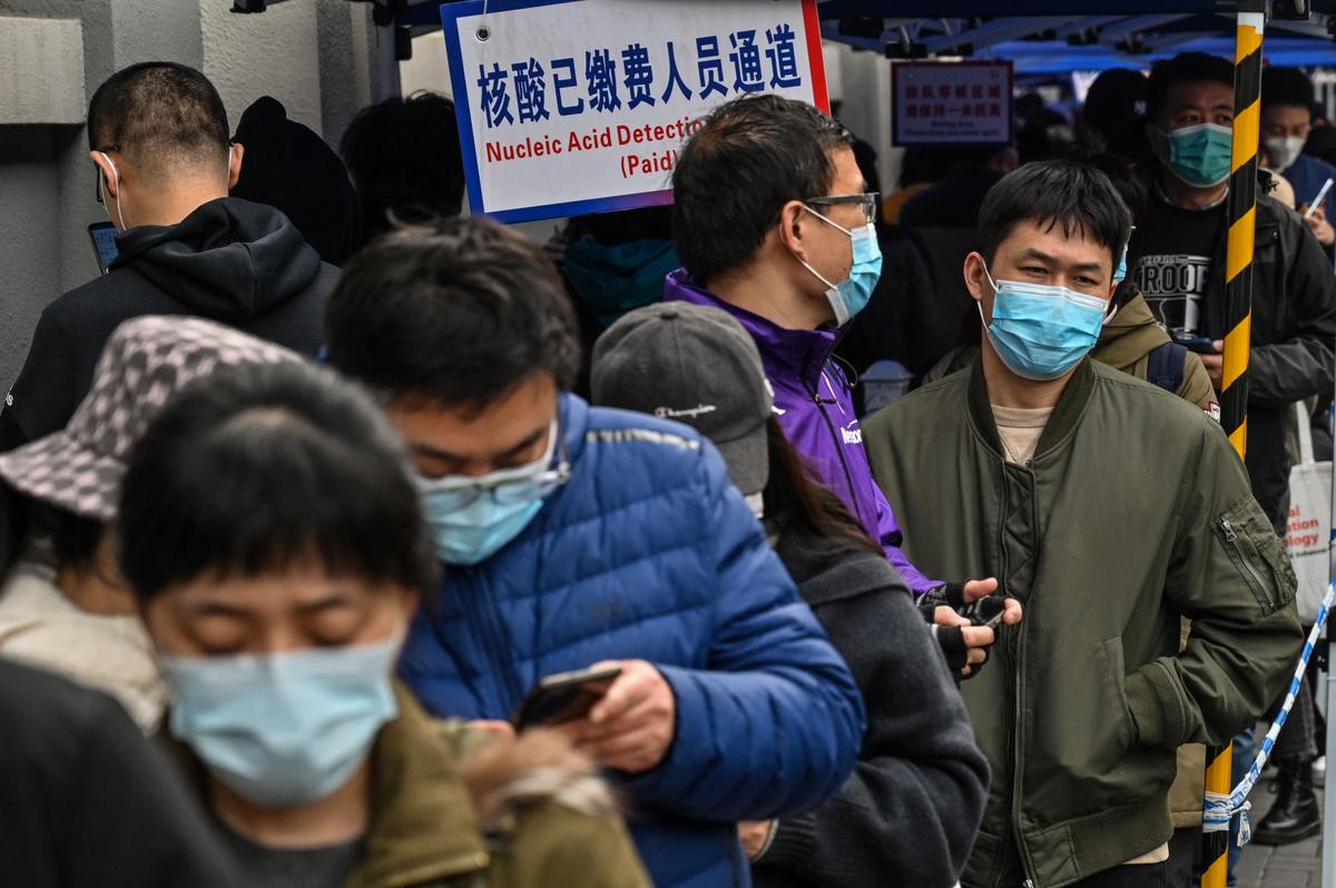 People line up to be tested as a measure against COVID-19 at Shanghai Jing'an Central Hospital in Shanghai on March 26, 2022. (Hector Retamal/AFP via Getty Images)