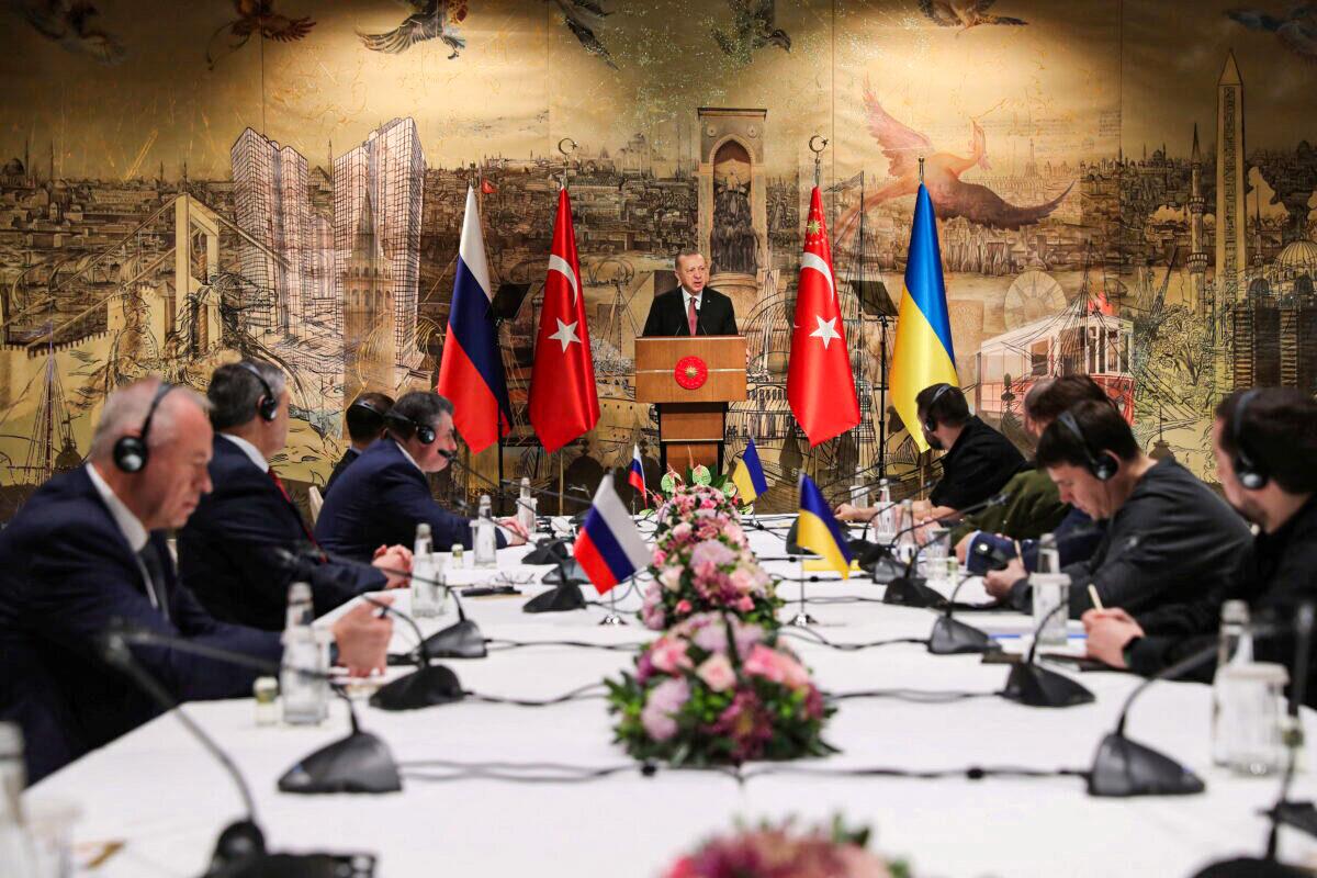 Turkish President Tayyip Erdogan addresses Russian and Ukrainian negotiators before their face-to-face talks in Istanbul, Turkey, on March 29, 2022. (Murat Cetinmuhurdar/Presidential Press Office/Handout via Reuters)