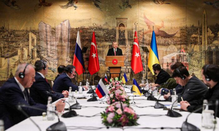 Ukraine Voices Optimism in Peace Talks; Russia Says No Breakthroughs