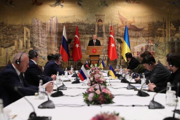 Turkish President Recep Tayyip Erdogan addresses Russian and Ukrainian negotiators before face-to-face talks in Istanbul, Turkey, on March 29, 2022. (Murat Cetinmuhurdar/Presidential Press Office/Handout via REUTERS)
