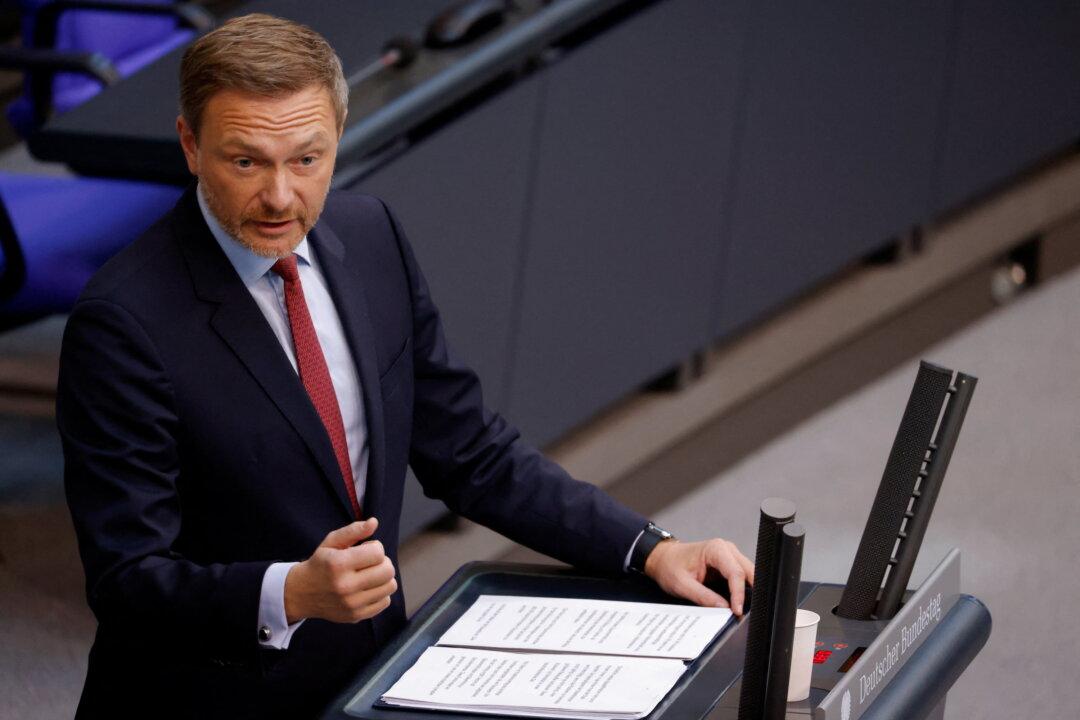Germany Averse to Immediately Cutting Off Russian Energy Imports, Finance Minister Urges Patience