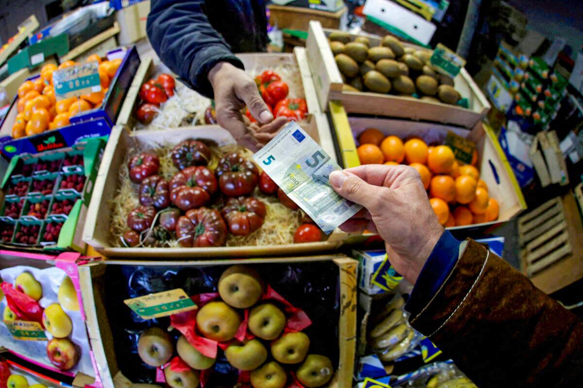 War, Inflation Hit Euro Zone Recovery Hopes