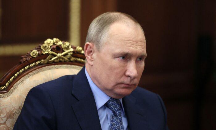 Putin Signs Decree Imposing Restrictions on ‘Unfriendly’ Countries