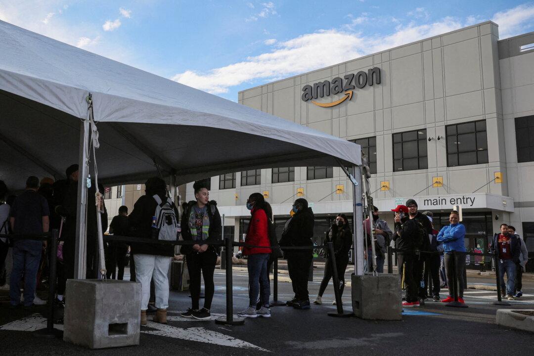 Staten Island Amazon Workers Vote to Unionize