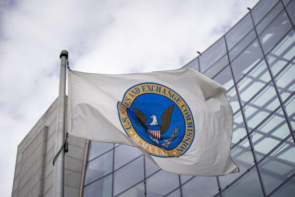 A flag outside the U.S. Securities and Exchange Commission headquarters in Washington, D.C., on Wednesday, Feb. 23, 2022. (Al Drago/Bloomberg via Getty Images)