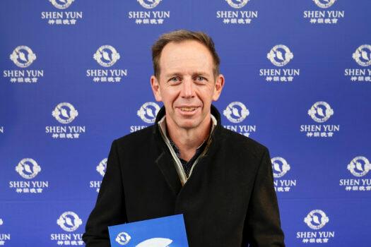 ACT Attorney-General Shane Rattenbury attends Shen Yun Performing Arts at the Canberra Theatre in Australia on April 1, 2022. (Frank Yu/NTD)