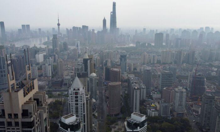 Shanghai COVID-19 Curbs Prompt Half of US Firms in China to Cut Revenue Forecasts: Survey