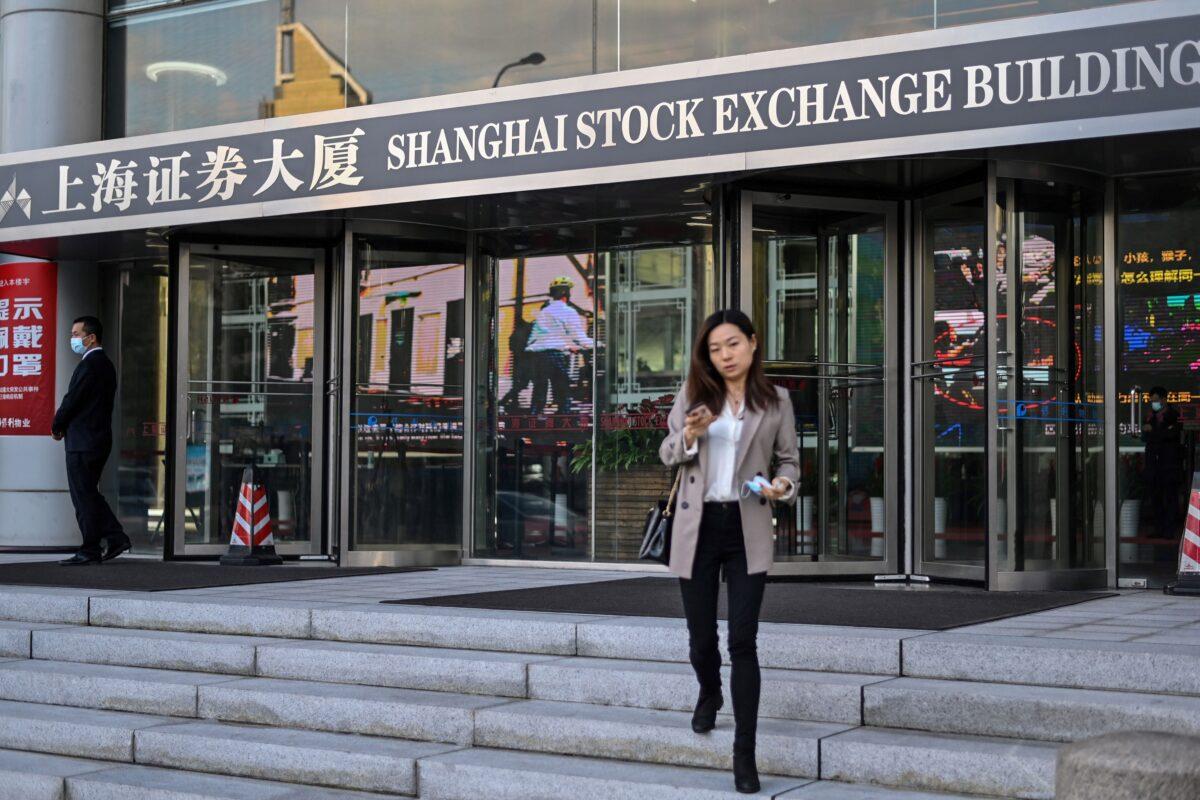  Outside the Shanghai Stock Exchange building in Shanghai on November 4, 2020. (Hector Retamal/AFP via Getty Images)