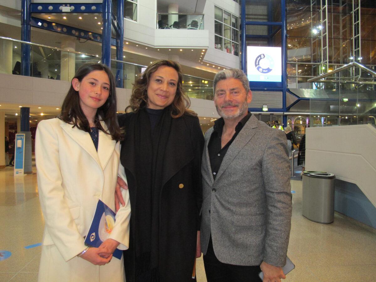 Jennifer Anderson-Dixon (C) at the ICC in Birmingham, United Kingdom, on April 2, 2022. (Mary Mann/The Epoch Times)