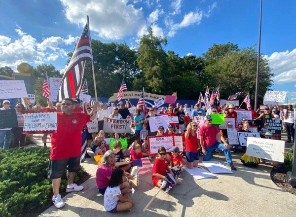 Disney workers in Florida gather in front of Walt Disney World on Sept. 26, 2021 to oppose vaccine mandates. (Courtesy of Nick Caturano)