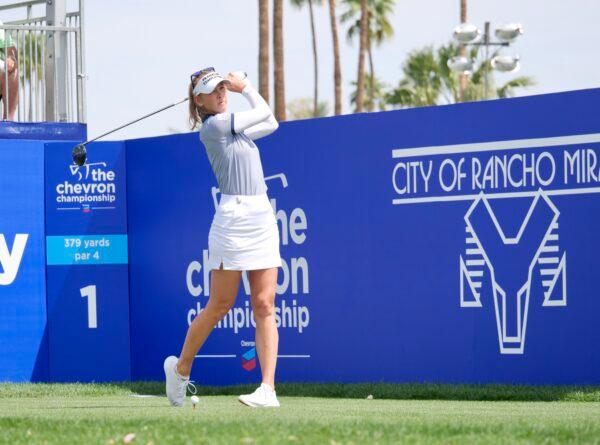 Jessica Korda tees off in the final round of The Chevron Championship at The Westin Mission Hills Golf Resort & Spa in Rancho Mirage, Calif., on April 3, 2022. (Nhat Hoang/The Epoch Times)