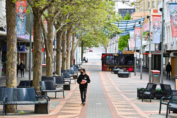 Stringent lockdowns implemented around Australia throughout the pandemic impacted the mental health of Australians more than surging COVID-19 case numbers research has revealed. People walk along Hobart Mall in Tasmania, Australia, on Oct. 16, 2021. (Steve Bell/Getty Images)