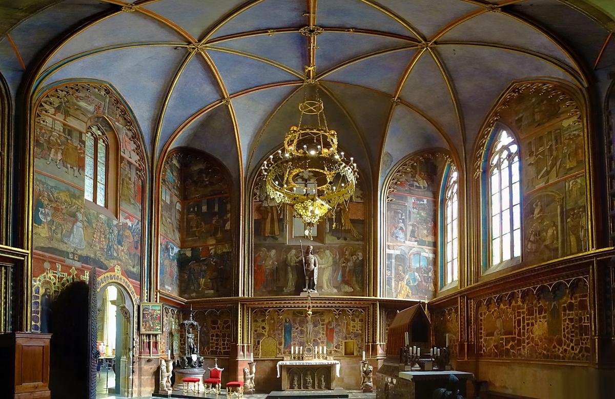German-Bohemian Peter Parler, who followed Matthias of Arras as the cathedral architect, treated the architecture as sculpture, as shown in the chapel dedicated to St. Wenceslaus. The dome vault and frescoed walls seem to extend the space beyond the plan of the interior walls. (ErwinMeier/CC BY-SA 4.0)