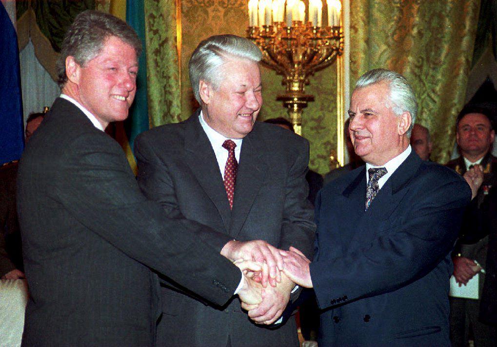 Bill Clinton Says He Regrets Persuading Ukraine to Give up Nuclear Weapons