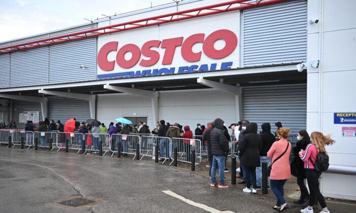 Costco Soars Into Blue Skies: Here’s How to Trade in All-Time Highs