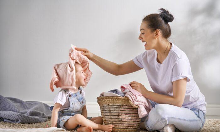 4 Ways to Make Safe, Problem-Free Homemade Fabric Softener