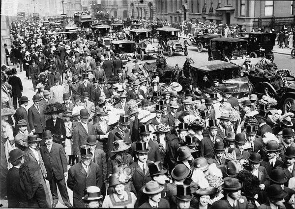 An Easter parade in 1912. (Public Domain)