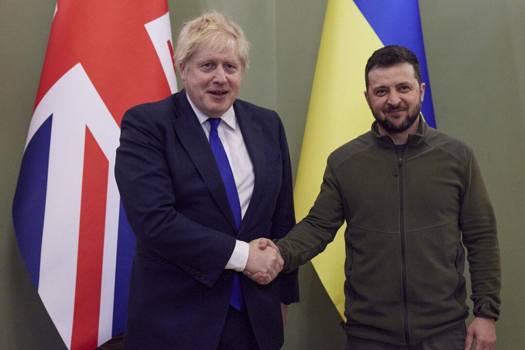 UK to Provide Ukraine With $1.3 Billion Pounds in Further Military Support