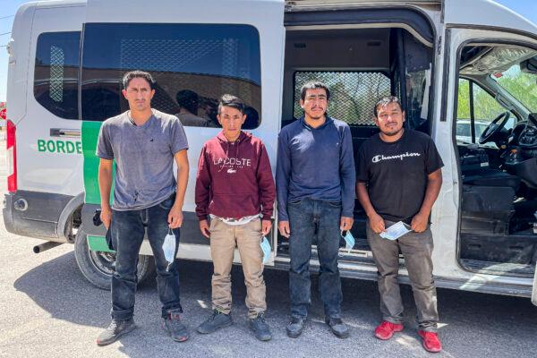 Border Patrol agents pick up four illegal aliens from Mexico after local deputies intercept their smuggling vehicle, in Brackettville, Texas, on April 8, 2022. (Charlotte Cuthbertson/The Epoch Times)