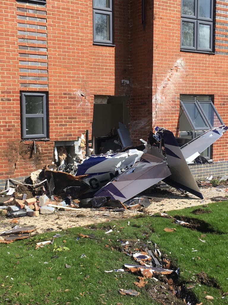 UK: Plane Destroyed and Pilot Injured After Crashing Into Block of Flats in Oxfordshire